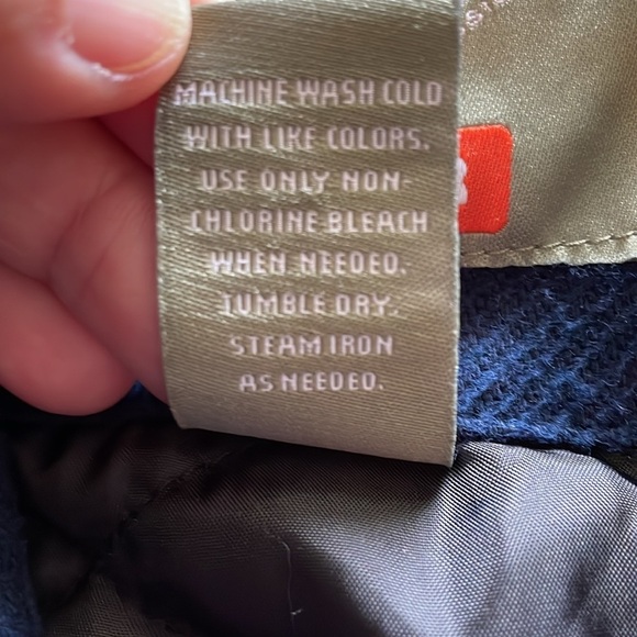 St. John's Bay shirt jacket sz Medium. 100% cotton, button-up, quilted lining - Picture 7 of 10